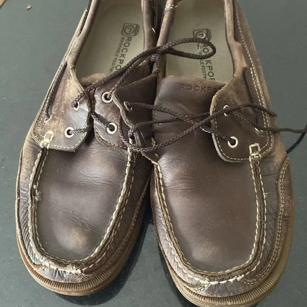 9 1/2 Rockport boat shoes, leather brown